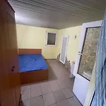 жилье на территории частного дома у моря