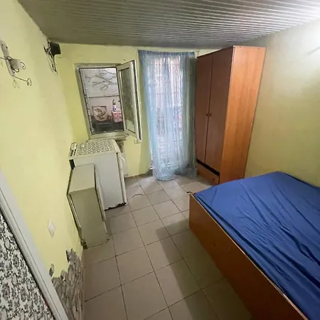 жилье на территории частного дома у моря *