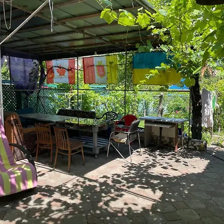 Apartment жилье на территории частного дома у моря Odesa