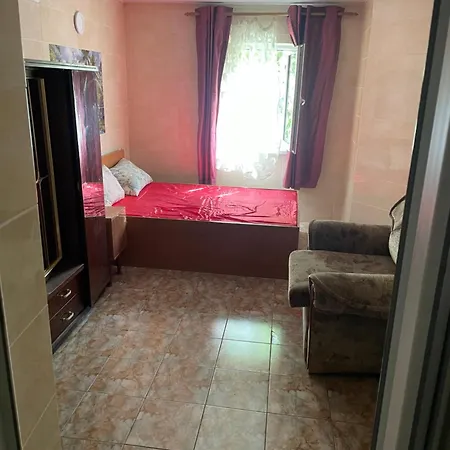 жилье на территории частного дома у моря *