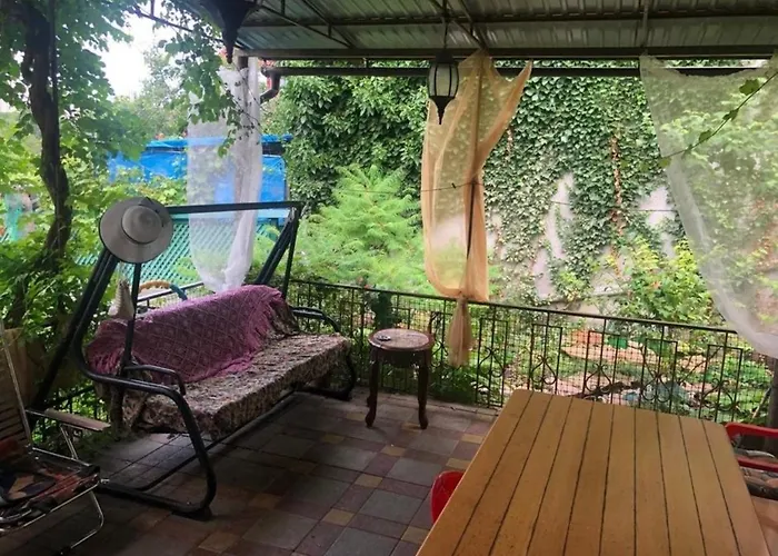 жилье на территории частного дома у моря *