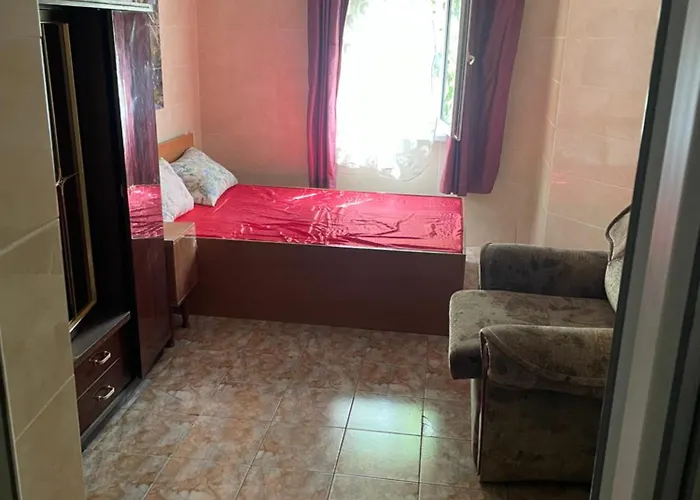 жилье на территории частного дома у моря *